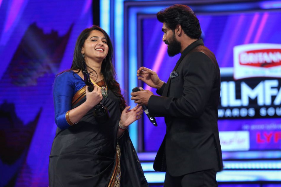 anushka-shetty-at-63rd-britannia-filmfare-awards-south-31770