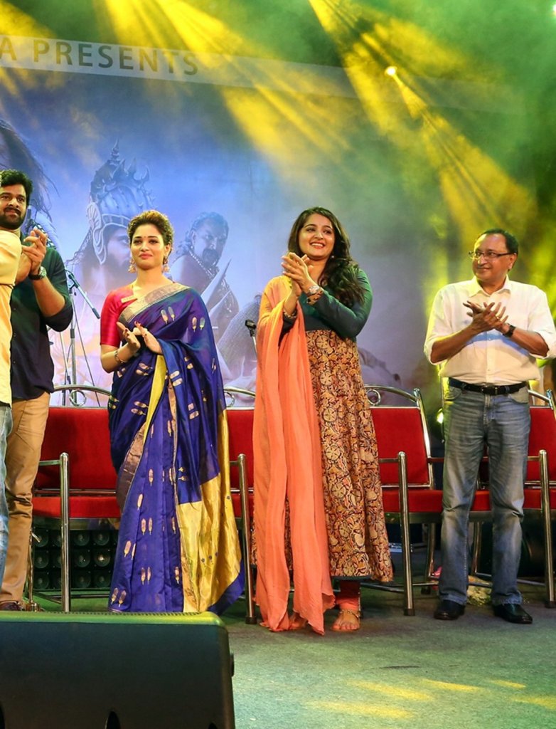 anushka-shetty-at-baahubali-audio-launch-47991