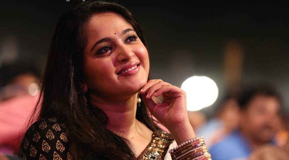 anushka-shetty-at-bahubali-audio-launch-11