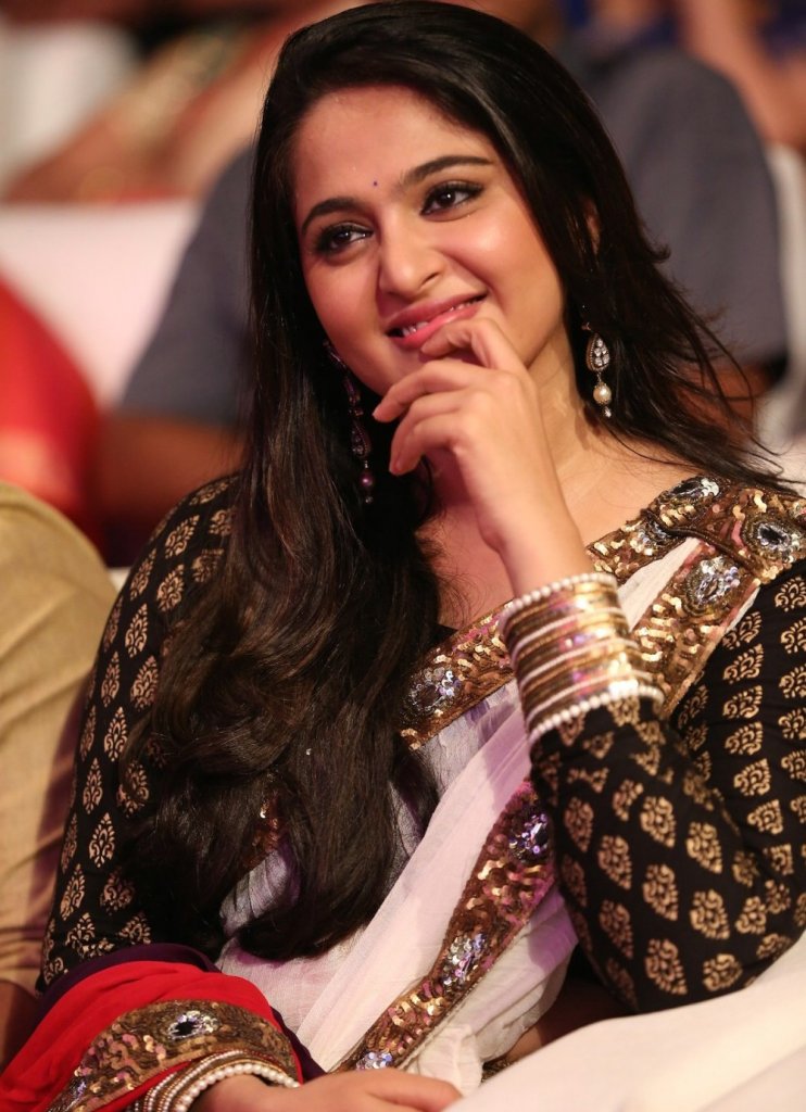 Anushka-Shetty-at-Bahubali-audio-launch-5