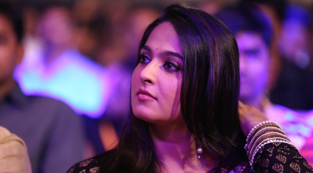 Anushka-Shetty-at-Bahubali-audio-launch-8