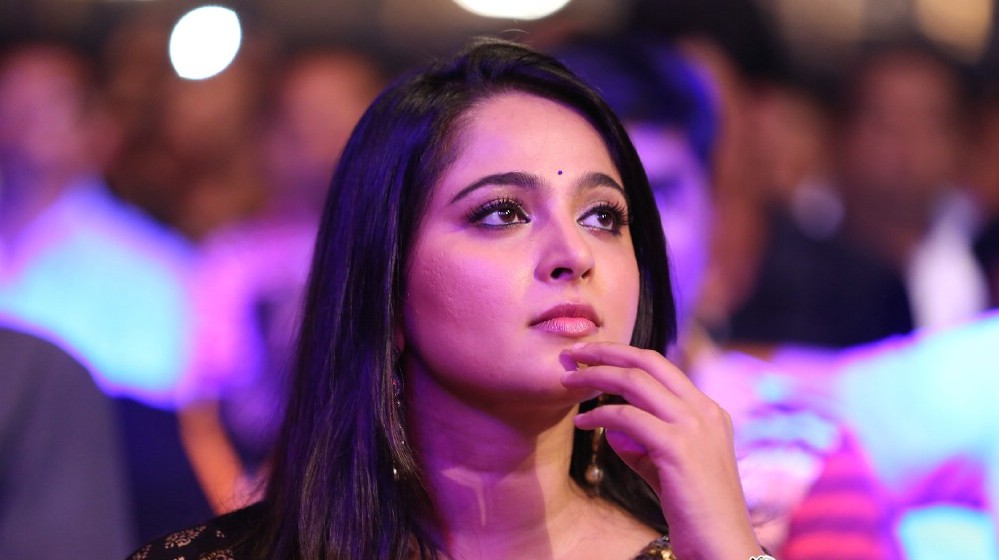 Anushka-Shetty-at-Bahubali-audio-launch-9