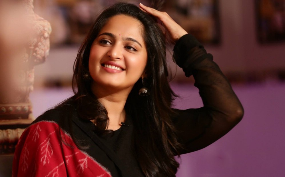 anushka-shetty-at-rudramadevi-promotion-108832