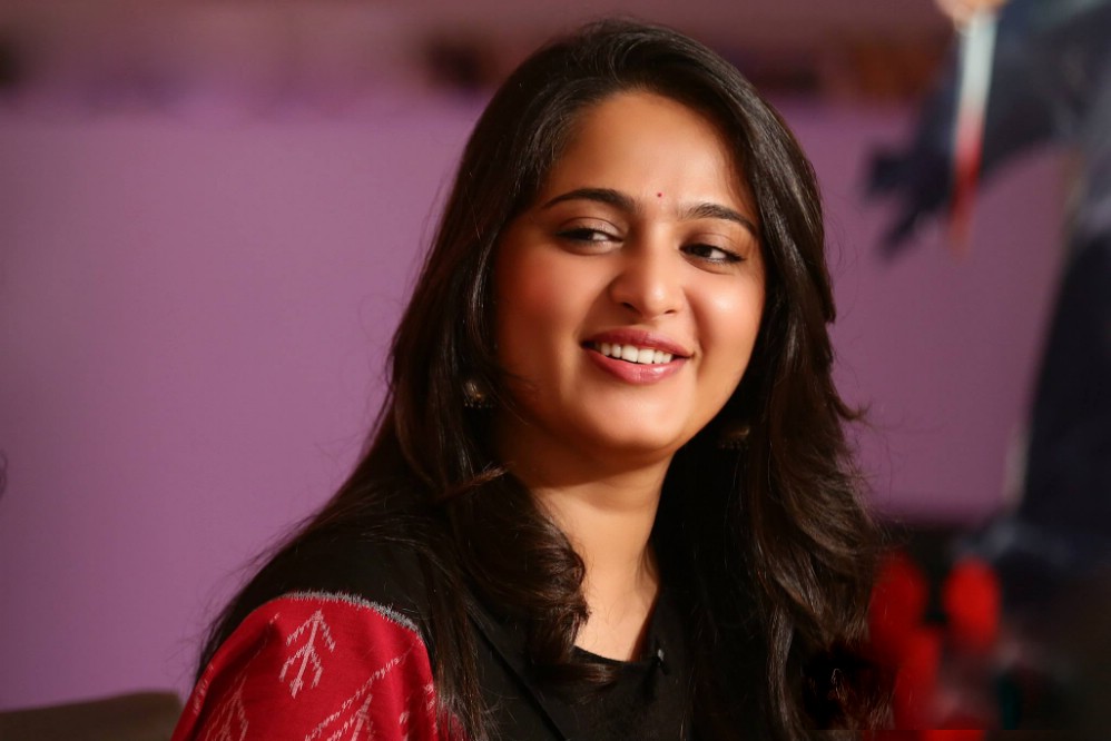 anushka-shetty-at-rudramadevi-promotion-113240