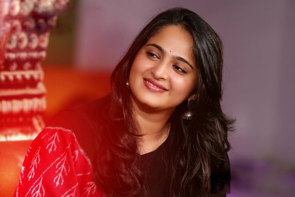 anushka-shetty-at-rudramadevi-promotion-122333