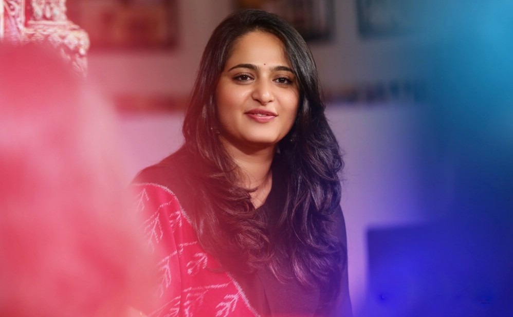 anushka-shetty-at-rudramadevi-promotion-47036