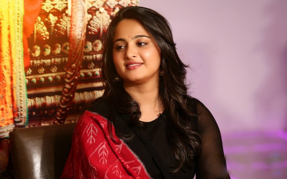 anushka-shetty-at-rudramadevi-promotion-58922