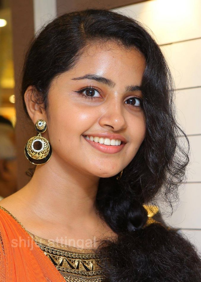 actress anupama parameshwaran stills- 8577