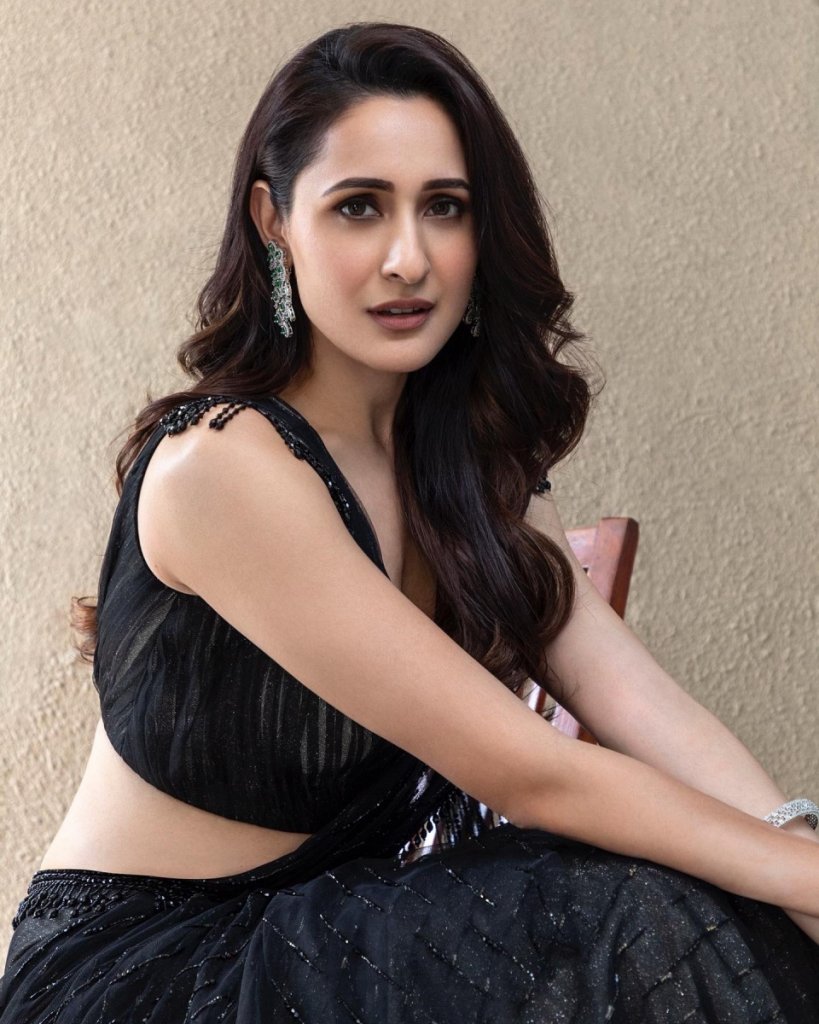 normal pragya jaiswal4