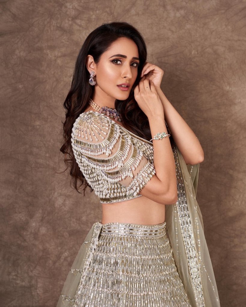 normal pragya jaiswal7