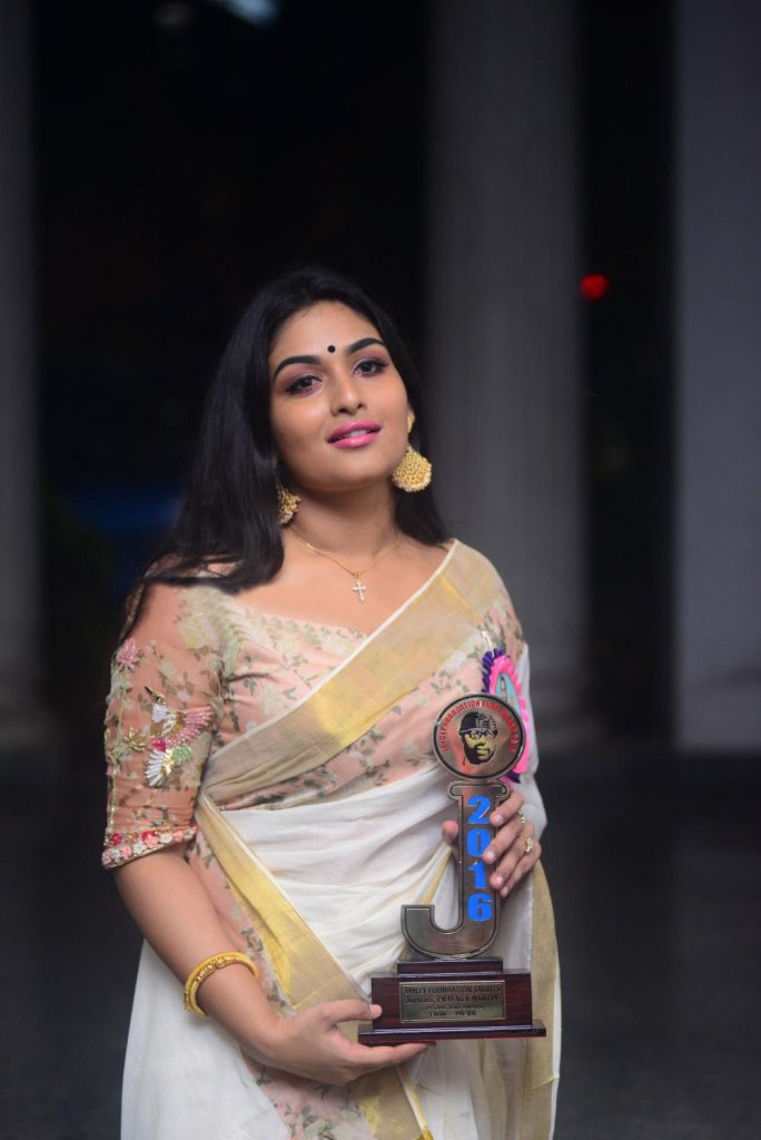 Prayaga-Martin-at-Jaycey-Foundation-Awards-2017-14