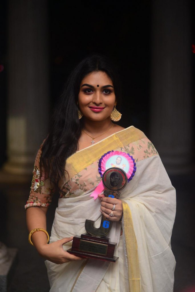 Prayaga-Martin-at-Jaycey-Foundation-Awards-2017-16