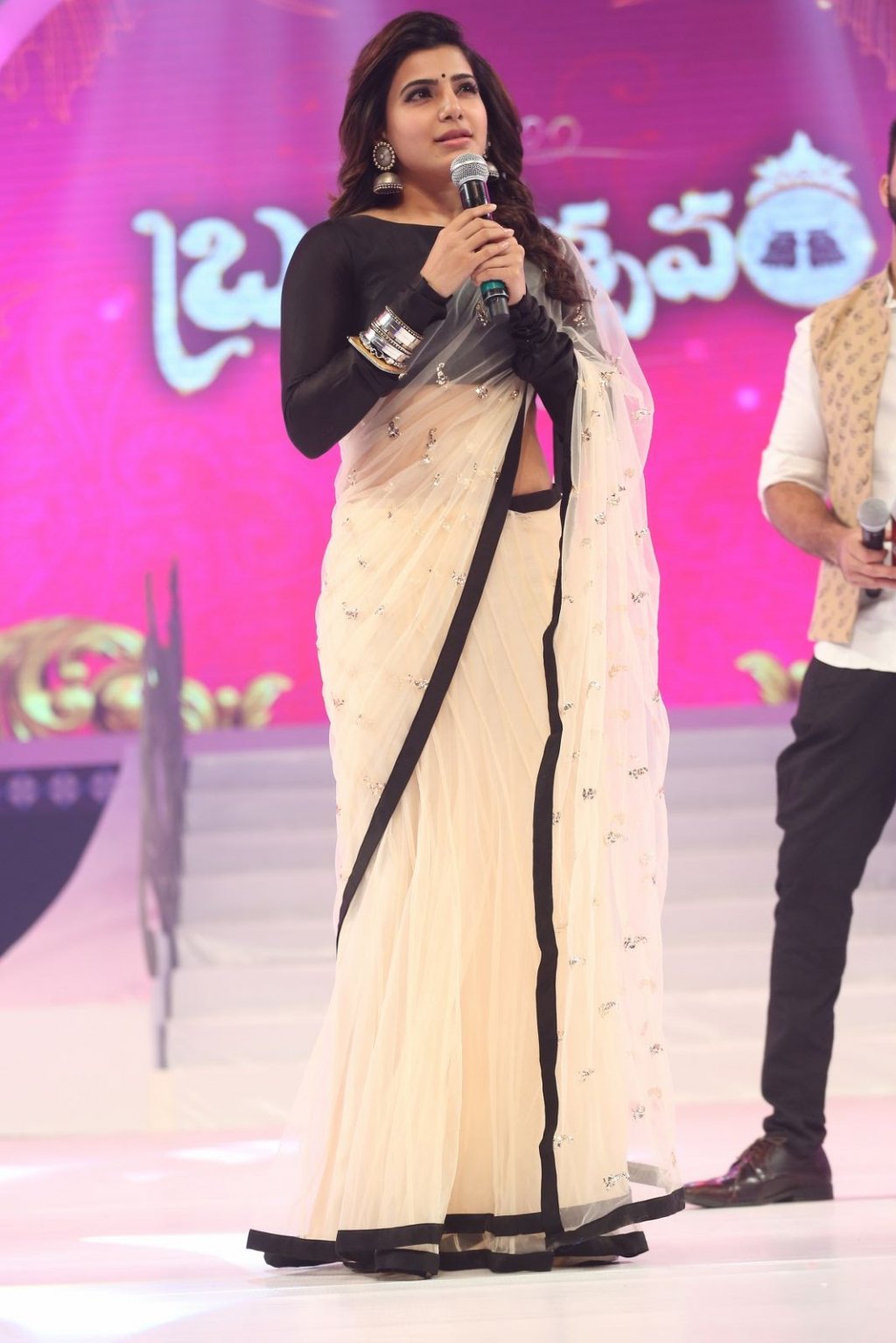 samantha-gorgeous-at-brahmotsavam-audio-015