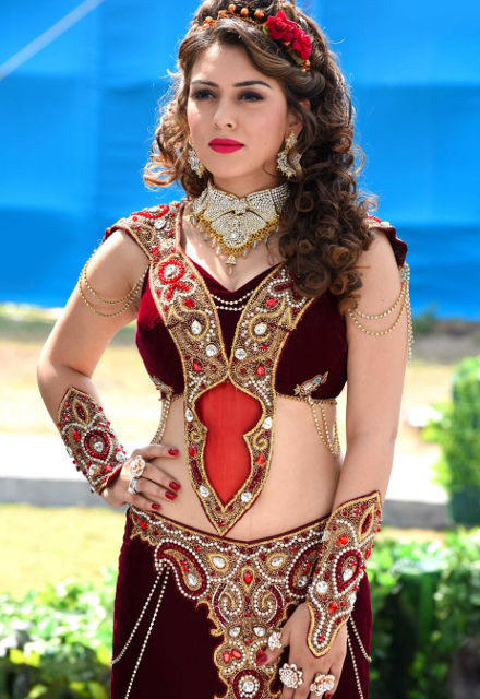 hansika-new-03