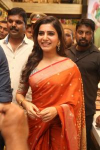 samantha-at-southindia-shopping-mall-024