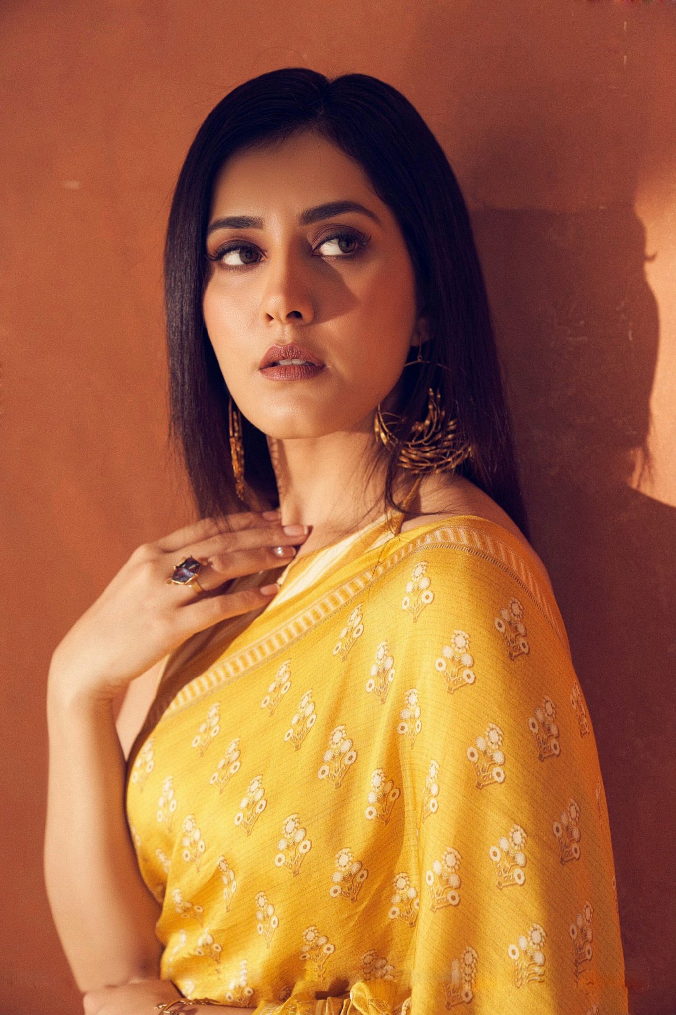 Actress Raashi Khanna Yellow Saree Photoshoot – Kerala Lives