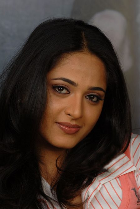 Actress Anushka Shetty Movie Stills Gallery | Kerala Lives